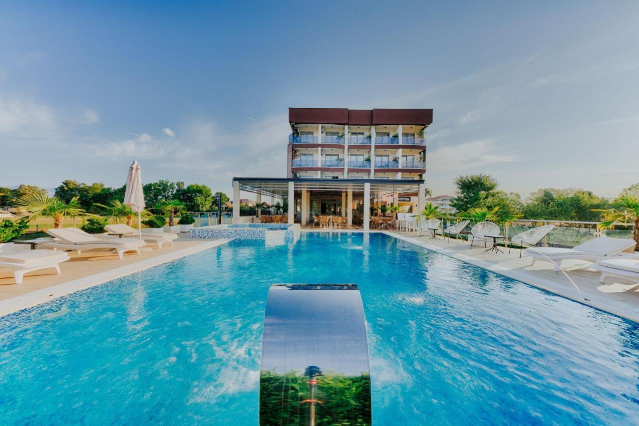 Hotel Lion Ulcinj Buitenkant foto