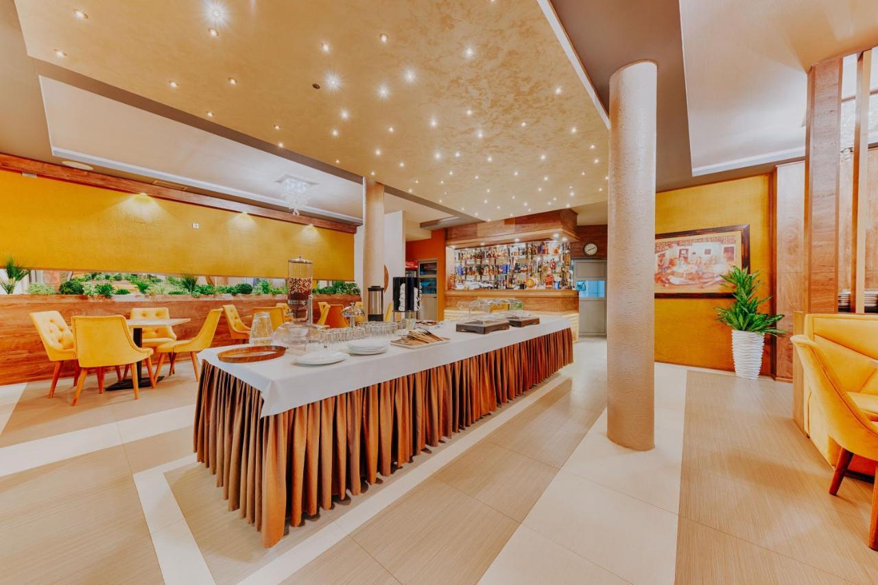 Hotel Lion Ulcinj Buitenkant foto