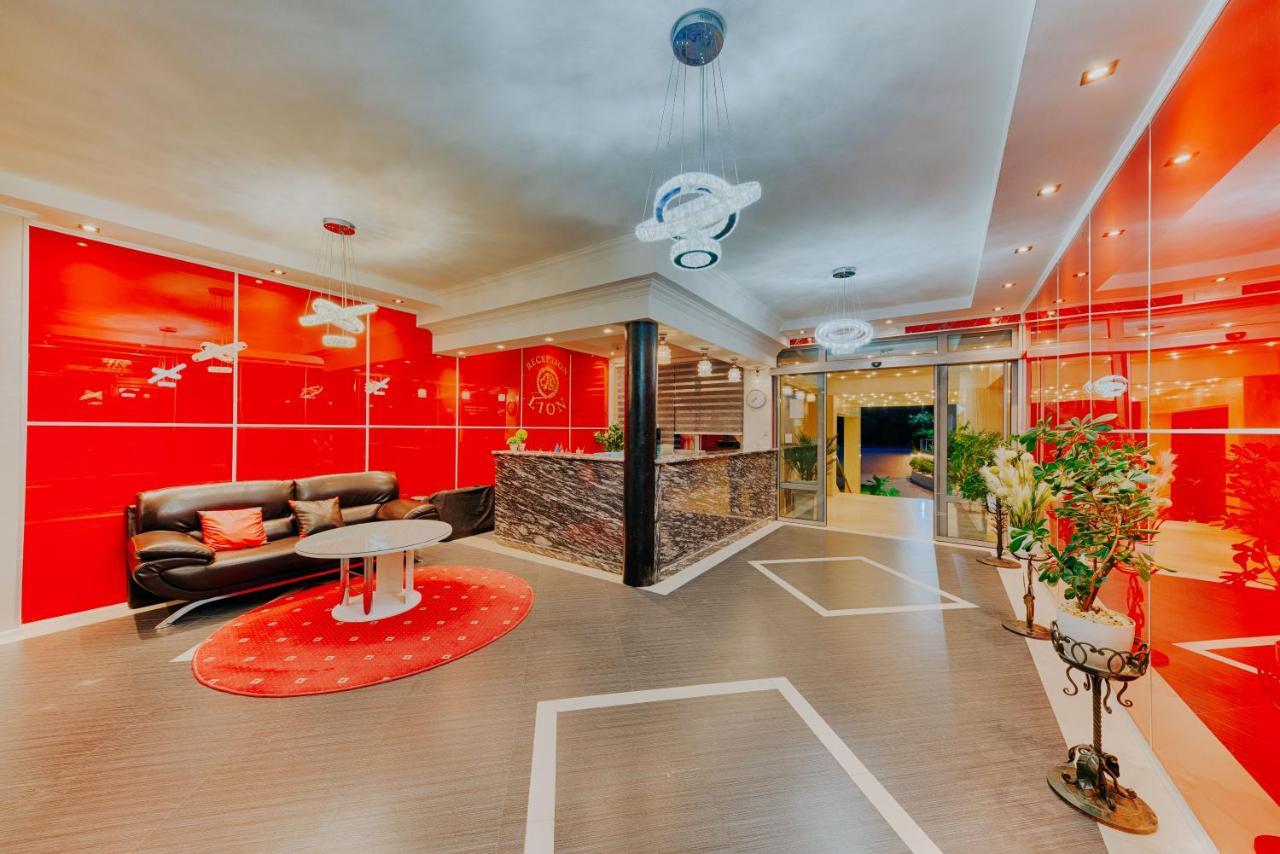 Hotel Lion Ulcinj Buitenkant foto