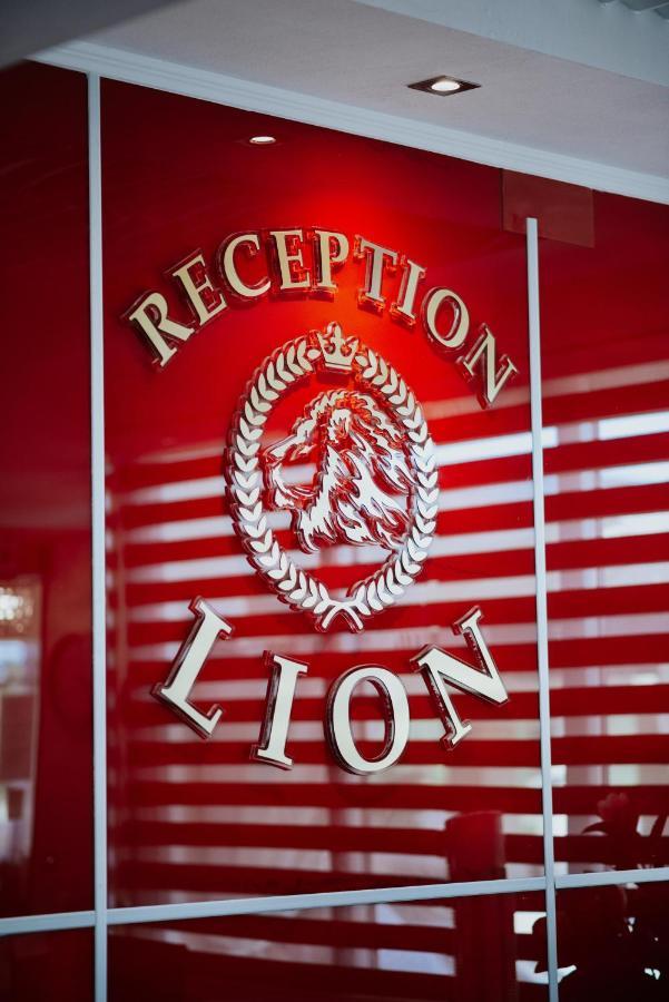 Hotel Lion Ulcinj Buitenkant foto