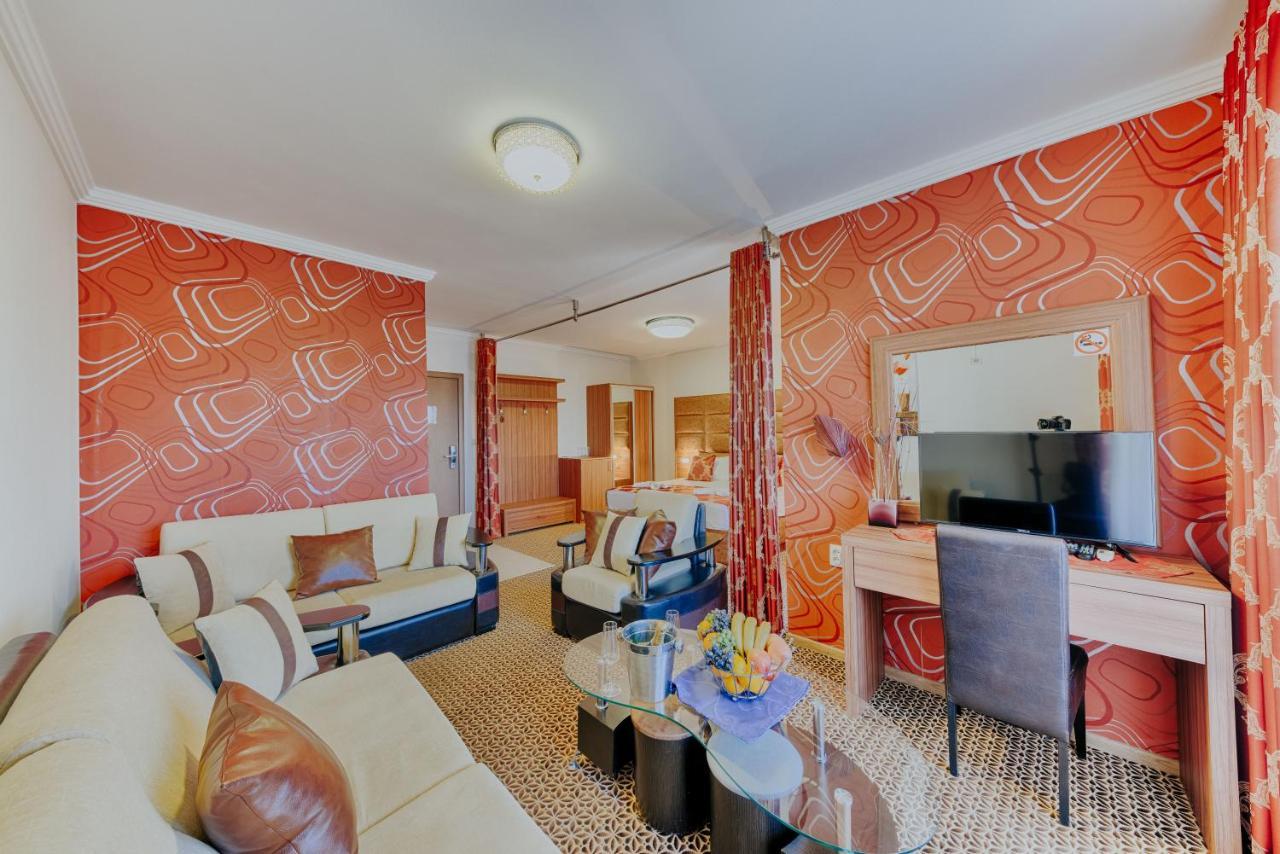 Hotel Lion Ulcinj Buitenkant foto
