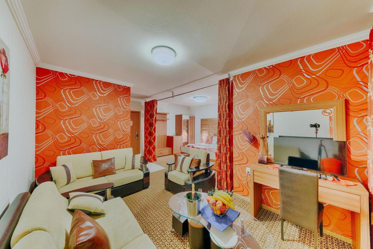 Hotel Lion Ulcinj Buitenkant foto