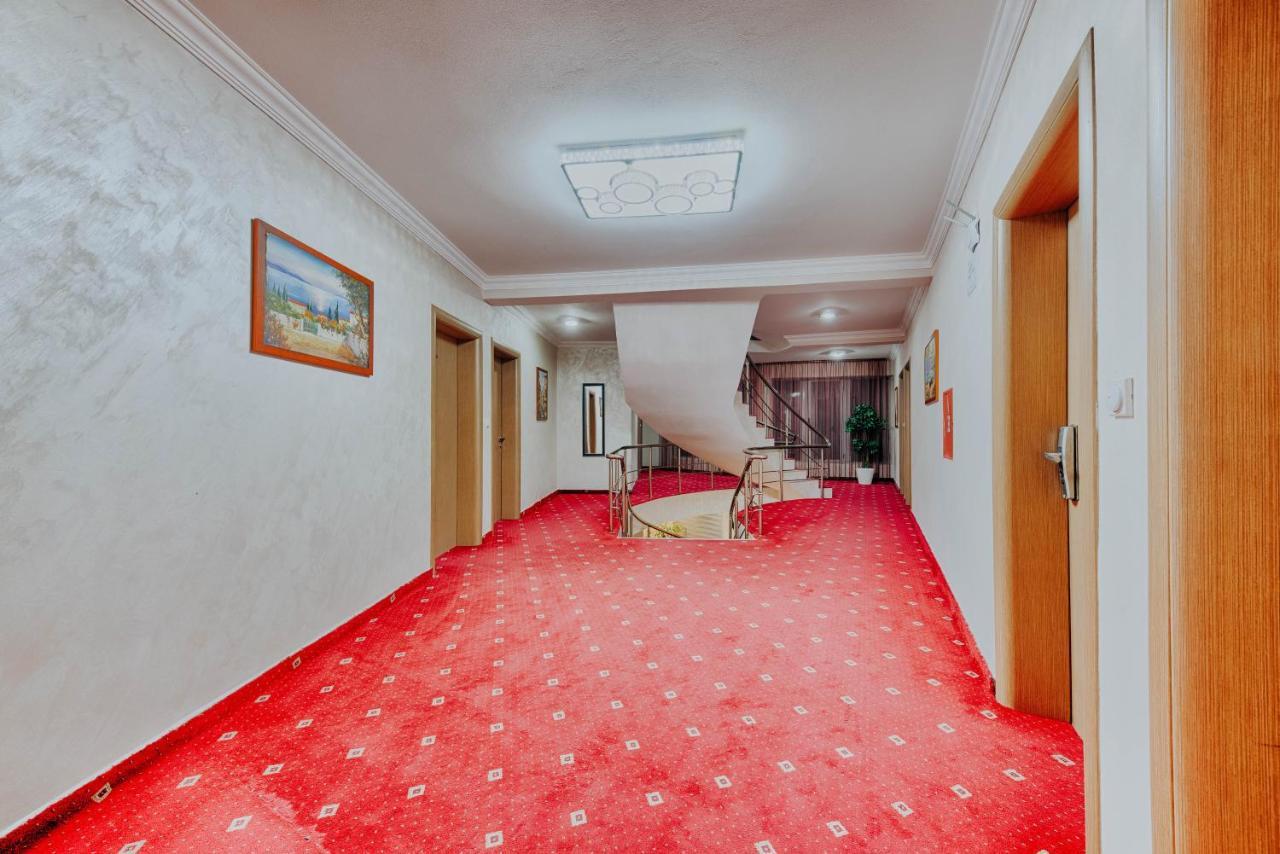 Hotel Lion Ulcinj Buitenkant foto