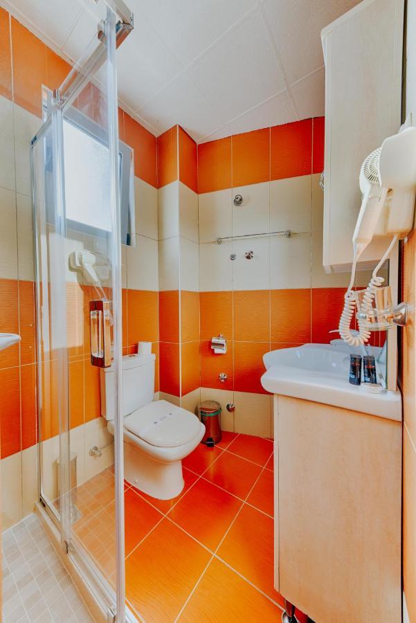 Hotel Lion Ulcinj Buitenkant foto