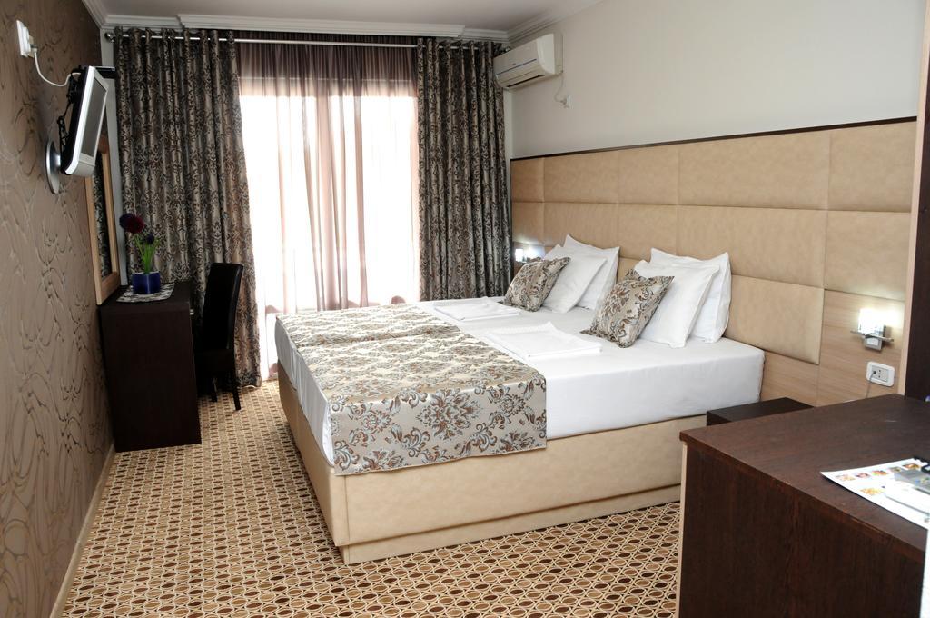 Hotel Lion Ulcinj Buitenkant foto