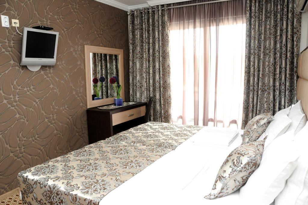 Hotel Lion Ulcinj Buitenkant foto