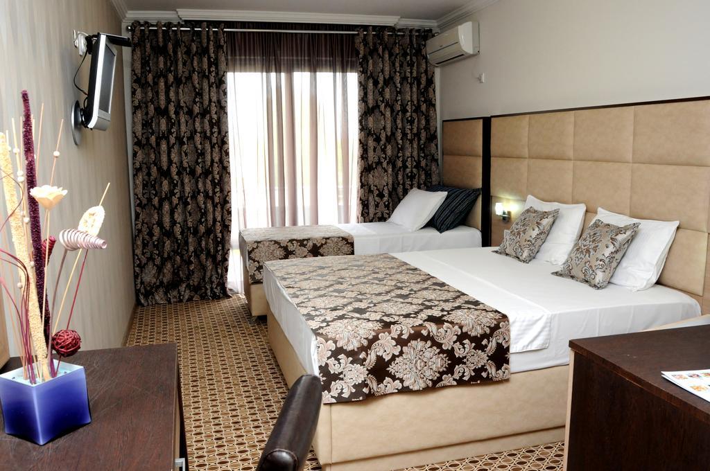 Hotel Lion Ulcinj Buitenkant foto
