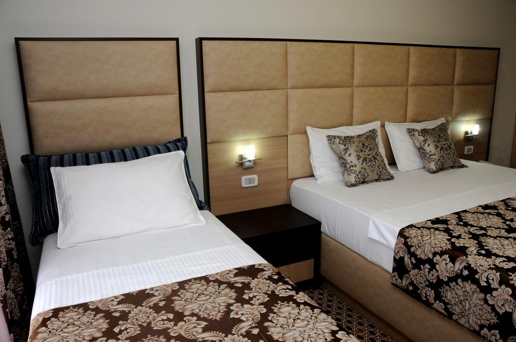 Hotel Lion Ulcinj Buitenkant foto